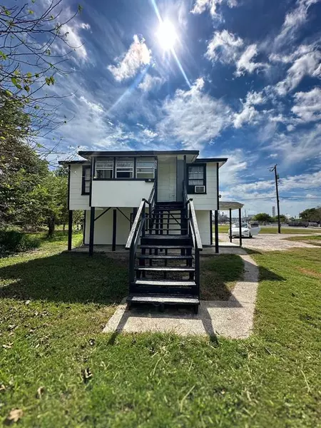 221 2nd AVE N #2, Texas City, TX 77590