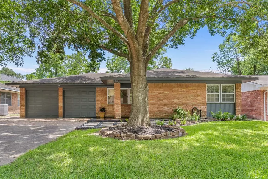 5414 Viking DR, Houston, TX 77092