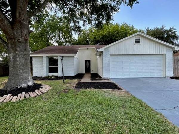 2703 N Belgravia DR, Pearland, TX 77584