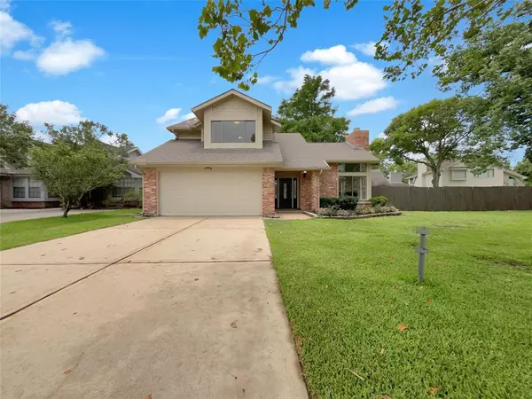 2122 Greencove LN, Sugar Land, TX 77479