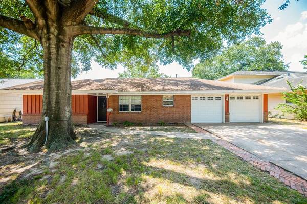 9721 Long Branch LN, Houston, TX 77055