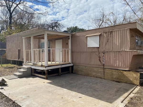 310 Harris RD, Highlands, TX 77562