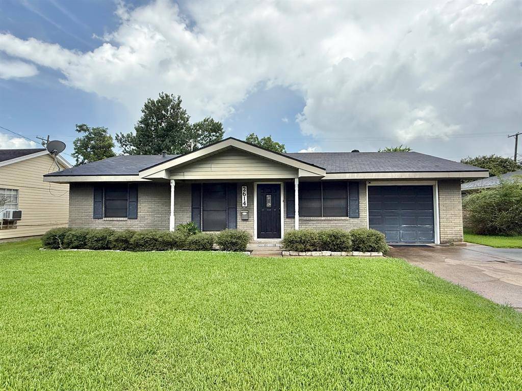 2614 Hampton LN, Port Neches, TX 77651