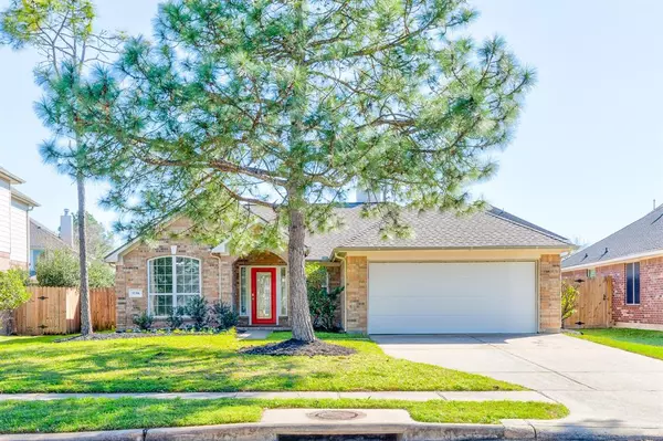 11316 Sunlit Bay DR, Pearland, TX 77584