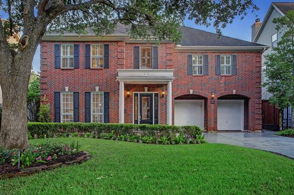 135 Whipple DR, Bellaire, TX 77401