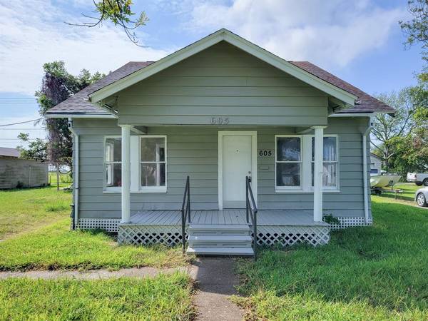 605 N Avenue A, Freeport, TX 77541