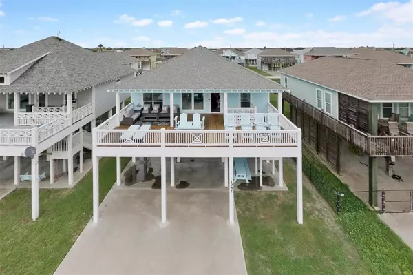 1981 Matt DR, Crystal Beach, TX 77650