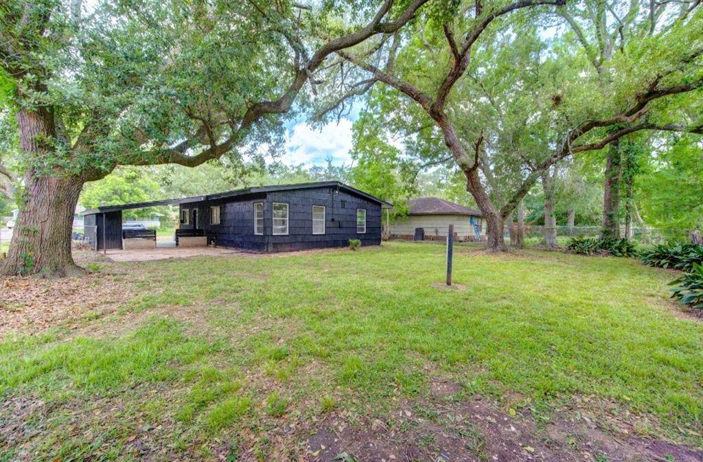 Lake Jackson, TX 77566,208 Palm LN