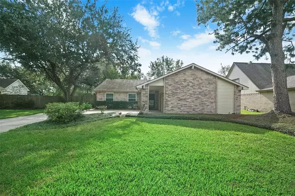 1114 Killarney AVE, Friendswood, TX 77546