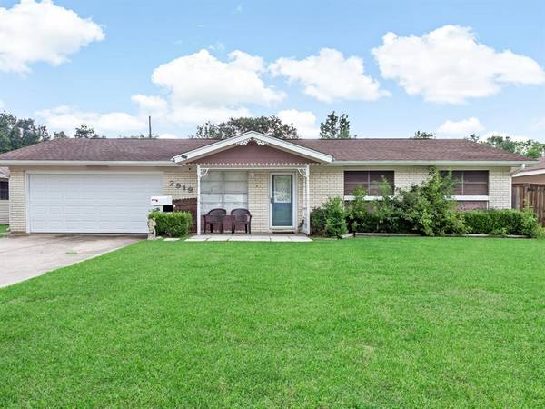 2919 Avenue J, Nederland, TX 77627