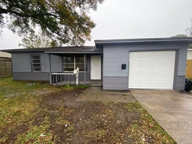 1012 S 2nd Street, La Porte, TX 77571