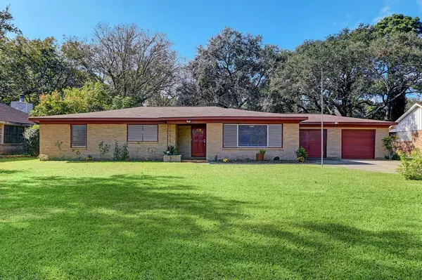 2324 Westward AVE, La Marque, TX 77568