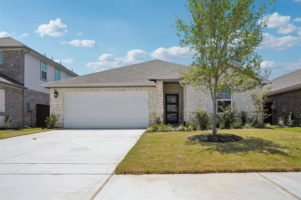 2534 Bay Winds LN, Baytown, TX 77523