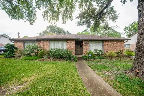 Houston, TX 77042,2306 Walnut Bend LN