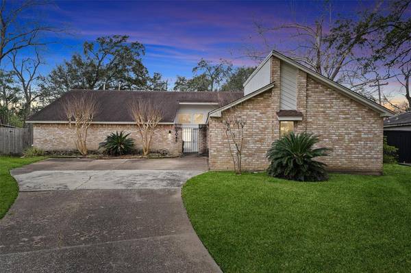 9045 Larston ST, Spring Valley Village, TX 77055