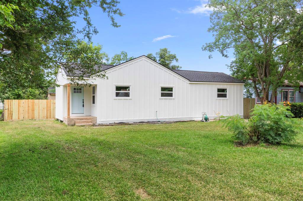 2307 Scott ST, La Marque, TX 77568