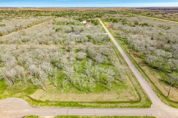 2802 Oakwood TRL, Richwood, TX 77515