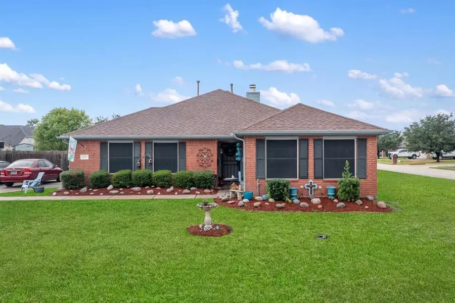 8023 Pine Wood CT, Baytown, TX 77523