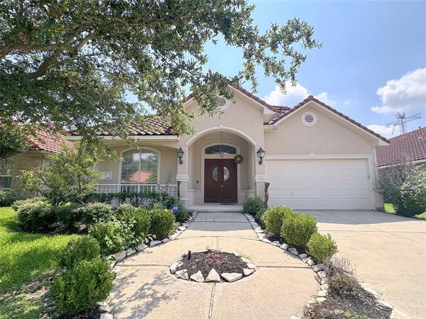 5 Oakmont CT, Jersey Village, TX 77064