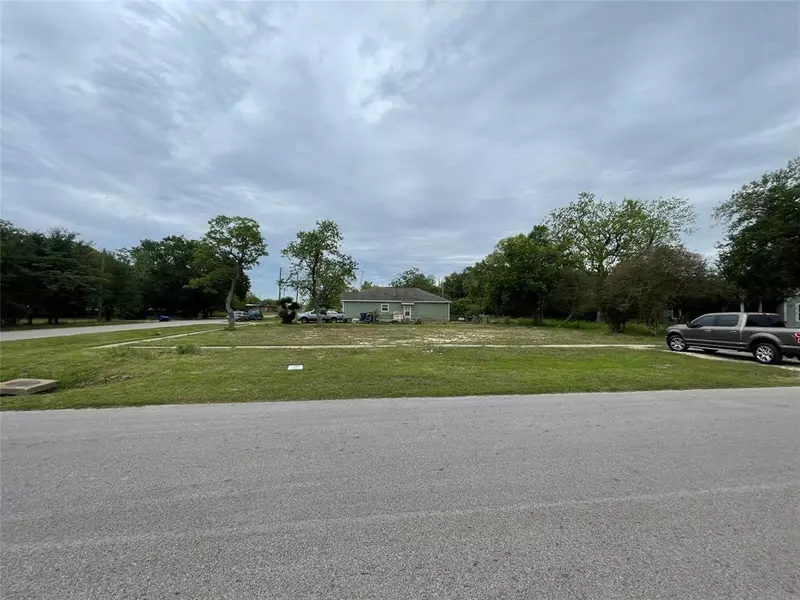 223 3rd ST N, Texas City, TX 77590