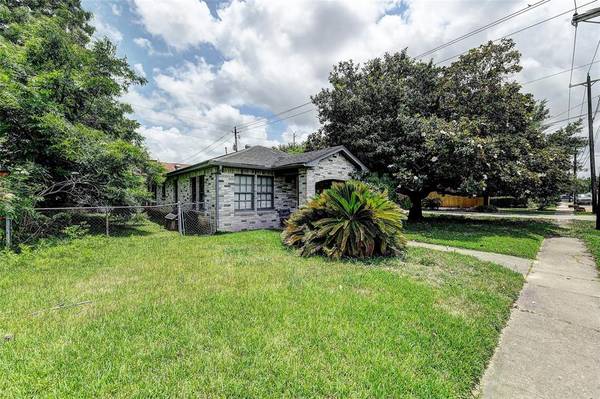 1002 Lawrence ST, Houston, TX 77008