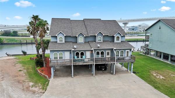 131 Boat Slip RD, Matagorda, TX 77414