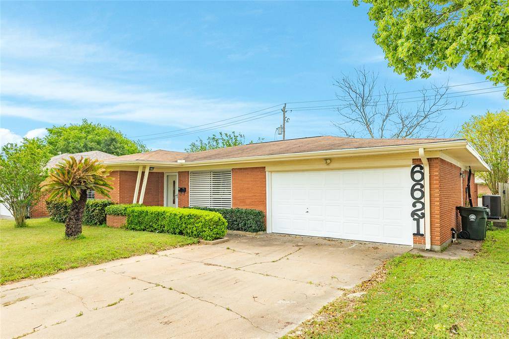 6621 Fairway DR, Galveston, TX 77551