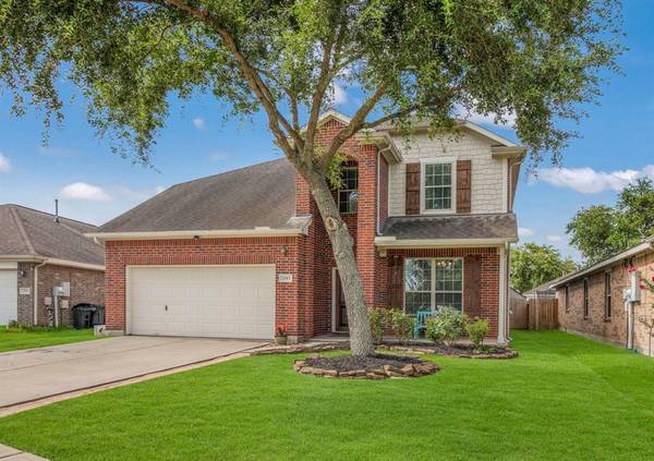 2913 Linden Hill LN, Dickinson, TX 77539