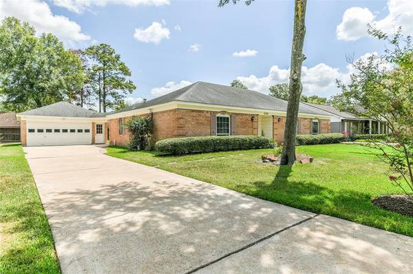 2705 Williamsburg DR, Dickinson, TX 77539