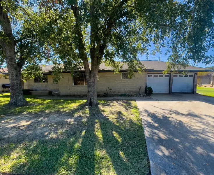 665 Cactus ST, Bridge City, TX 77611