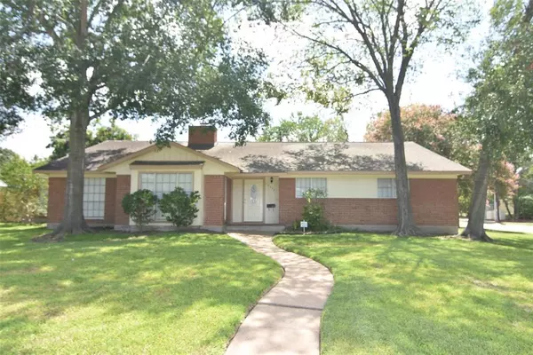 10823 Chimney Rock RD, Houston, TX 77096