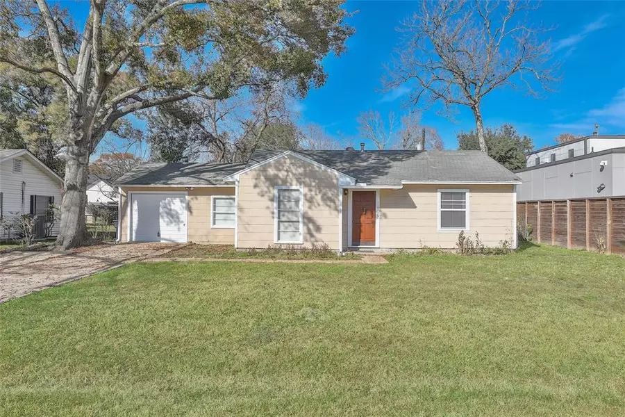 6606 Schiller ST, Houston, TX 77055