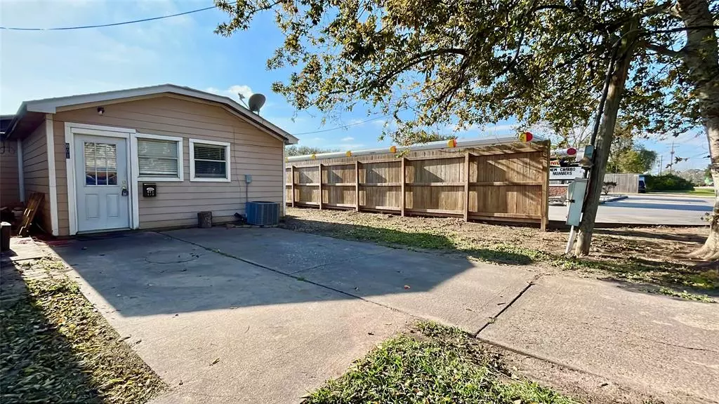 801 N Main ST, Sweeny, TX 77480