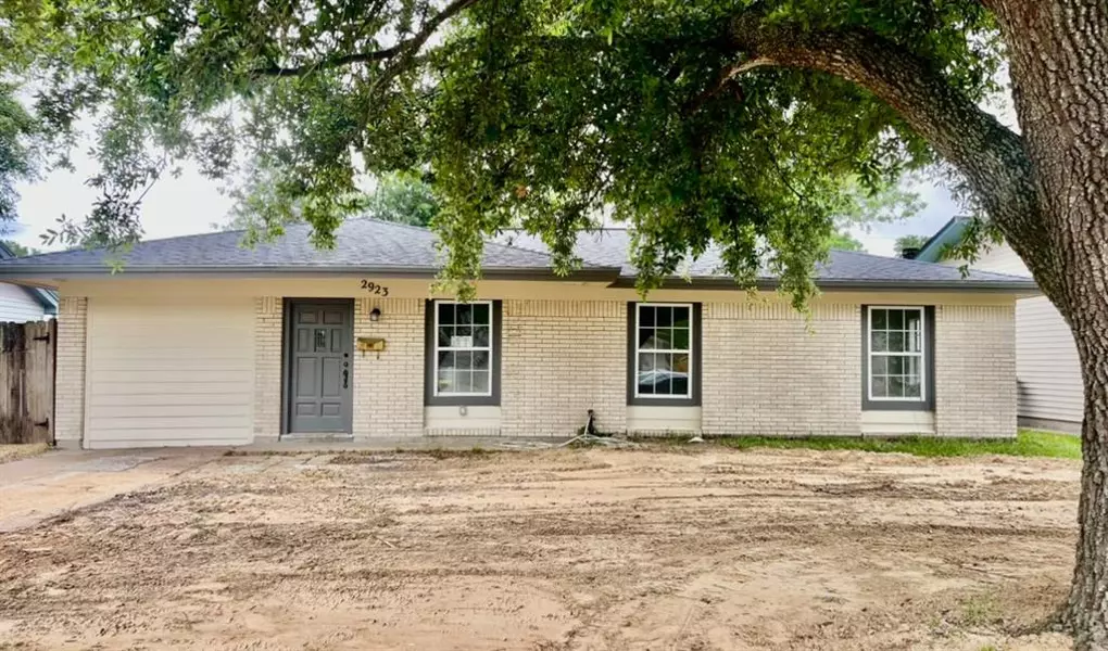 2923 Avenue L, Nederland, TX 77627