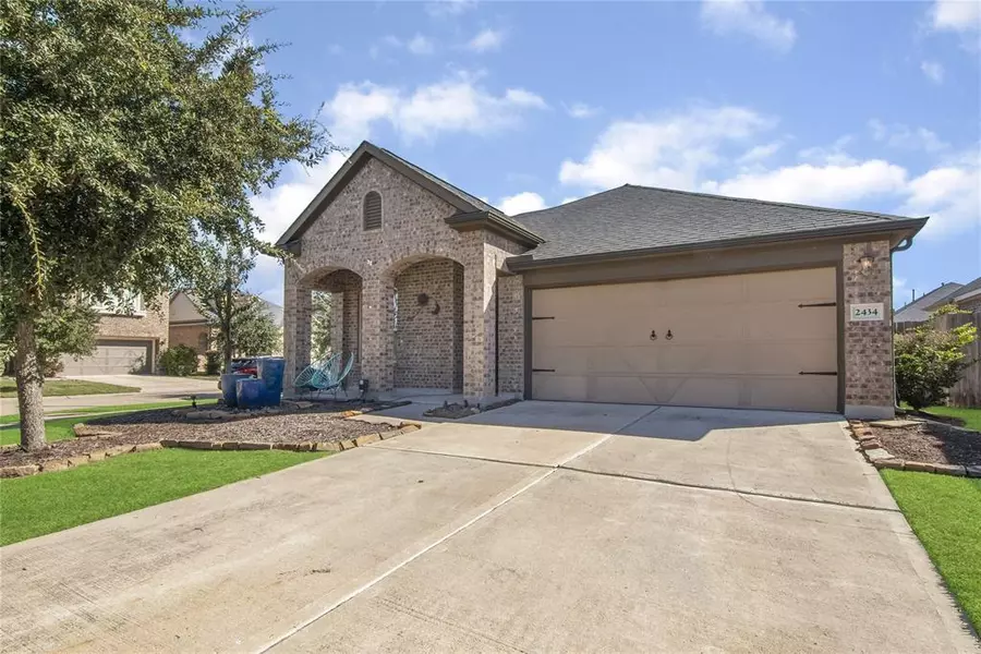 2434 Village Lakes DR, Katy, TX 77493