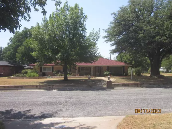 Childress, TX 79201,811 Avenue H NW