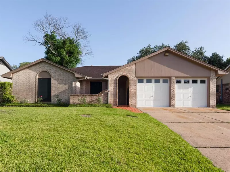 2103 Yorktown CT N, League City, TX 77573