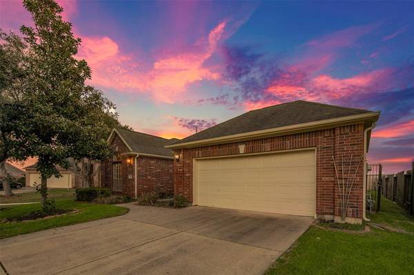 507 Arbor Court, Pearland, TX 77584