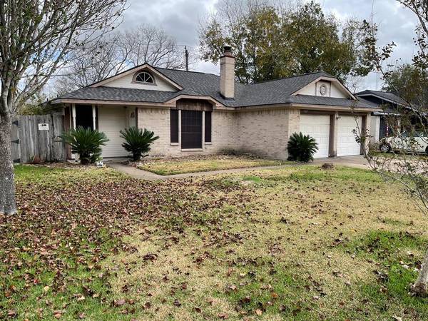 3827 Brookwind DR, La Porte, TX 77571