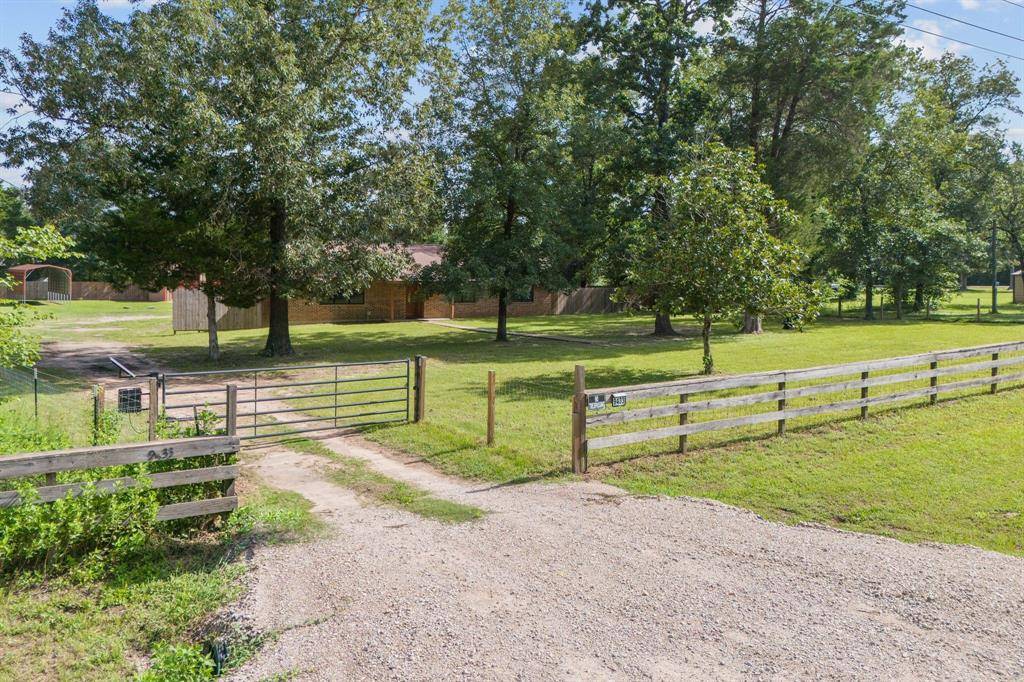 9433 County Line RD, Willis, TX 77378