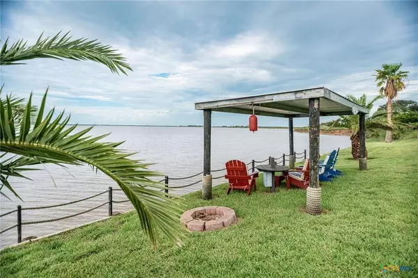 Port Lavaca, TX 77979,284 Shoreline LN