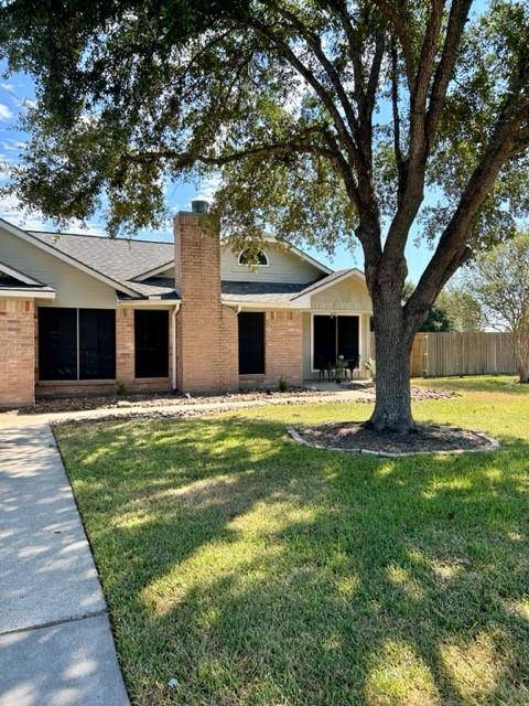 3904 Briar Hollow, Dickinson, TX 77539