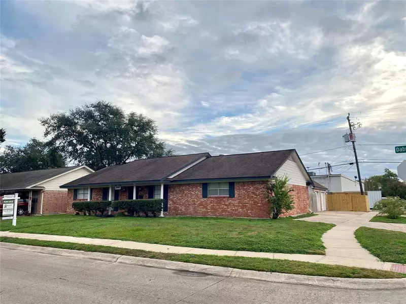 1502 Dabney DR, Pasadena, TX 77502