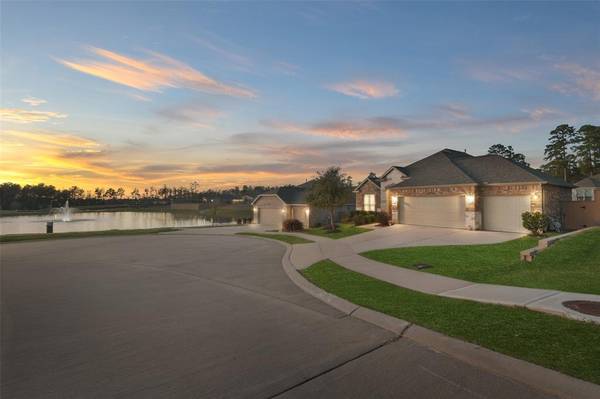 307 Red Maple LN, Conroe, TX 77304