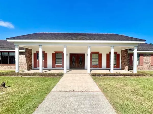 Vidor, TX 77662,800 Mcdaniel ST