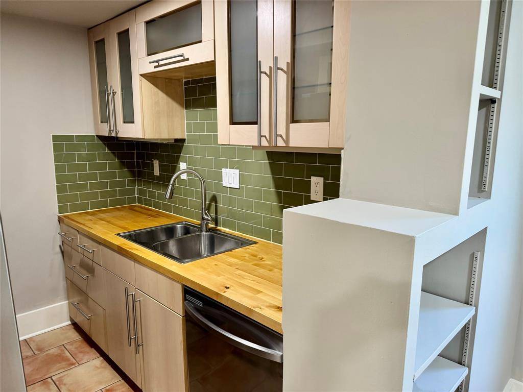 2608-C Hopkins ST, Houston, TX 77006
