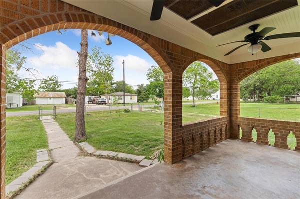 8229 Neville AVE, Hitchcock, TX 77563