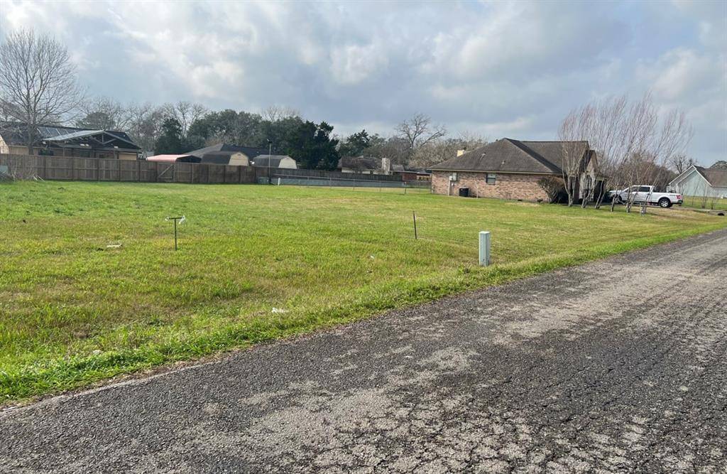 217 Silverleaf RD,  Sweeny,  TX 77480