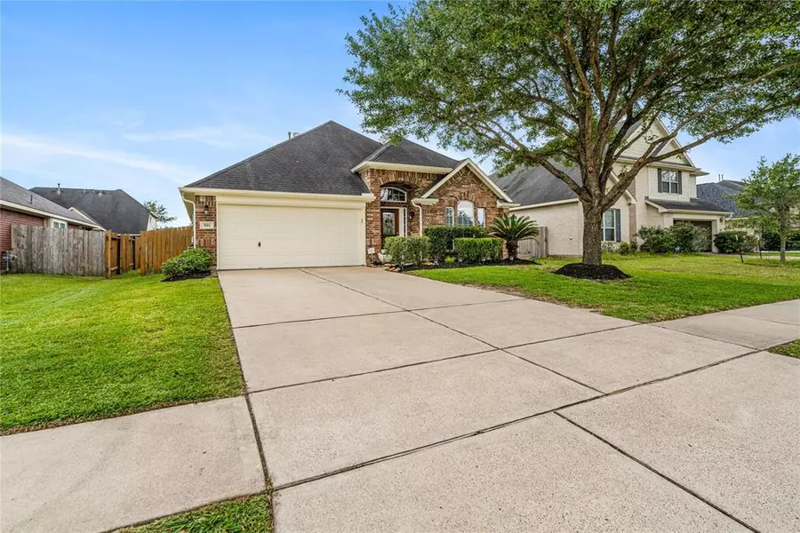 7604 Lakeside Manor LN, Pearland, TX 77581