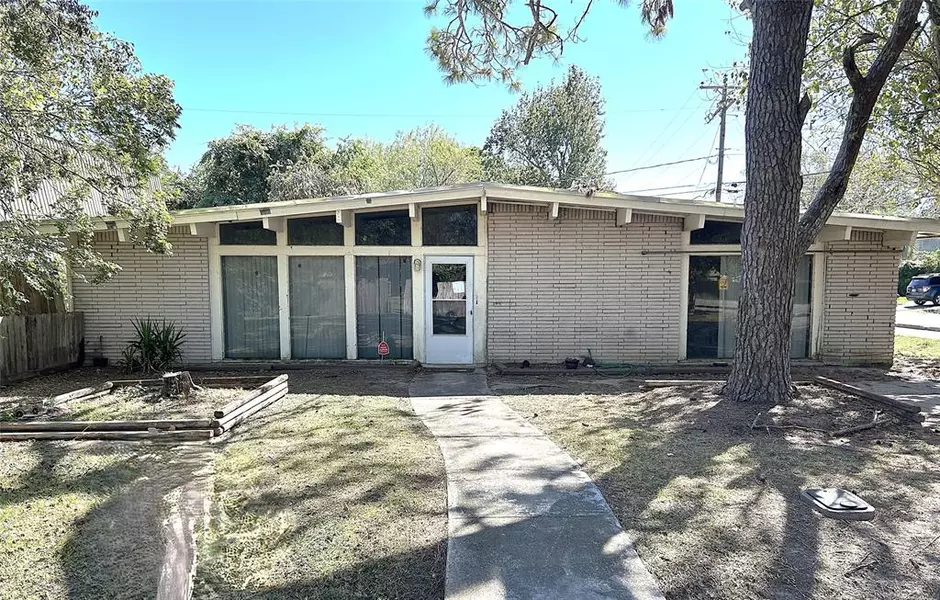 4831 Donald ST, Pasadena, TX 77586